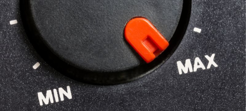 a dial shows white markers for minimum and maximum and red marker on the dial is turn up to maximum